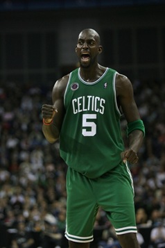 77058154DS016_CELTICSTWOLVES