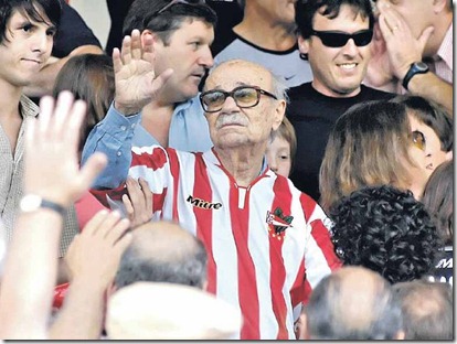 MAESTRO-TRIBUNA-ERNESTO-ESTUDIANTES-DICIEMBRE_CLAIMA20101107_0092_8